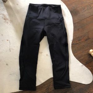 SIZE 4: Lululemon align crop